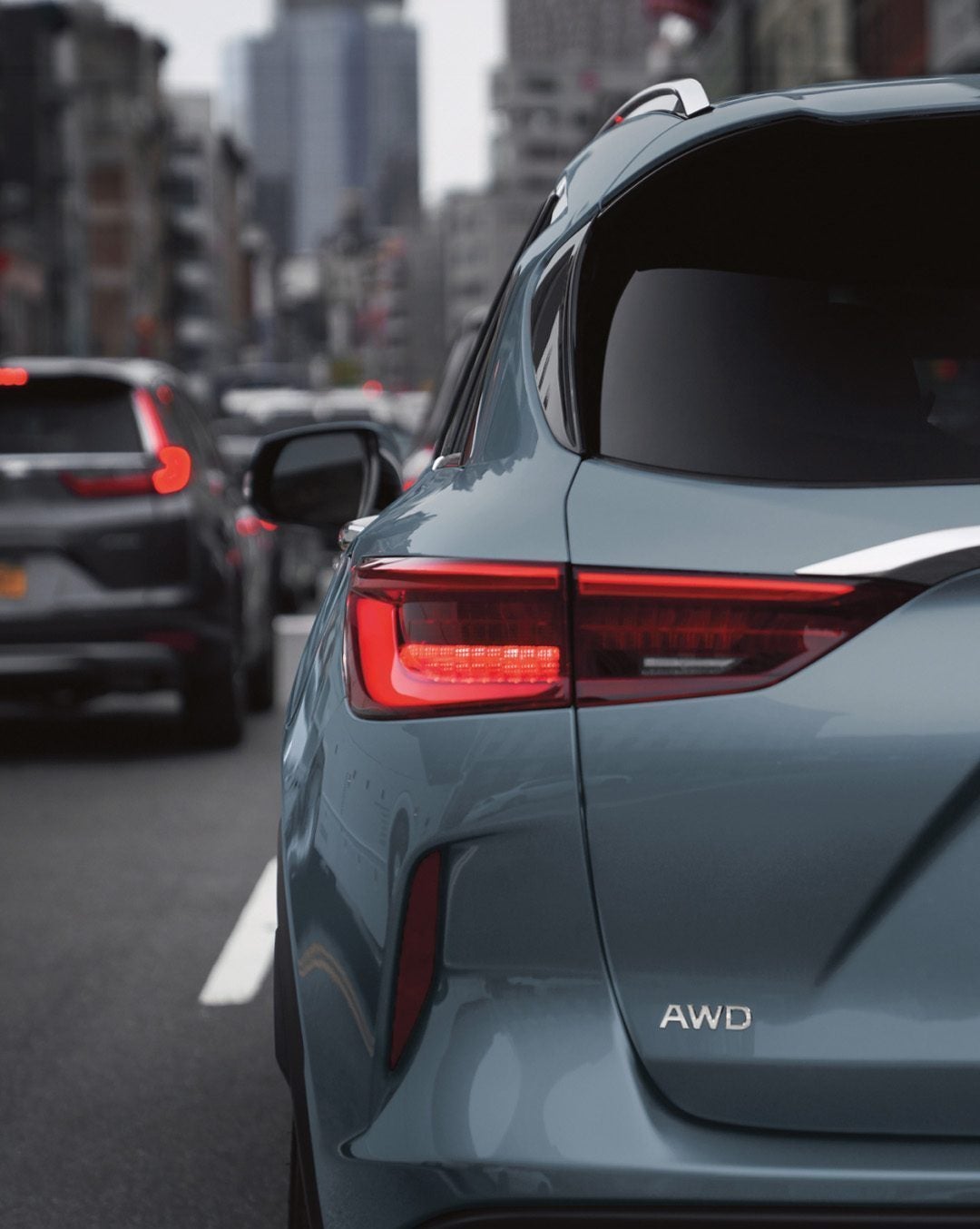 Sistema de advertencia de punto ciego INFINITI QX50 2025 que monitorea los carriles adyacentes